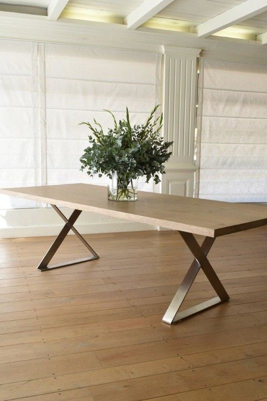 میز چوبی با پایه فلزی